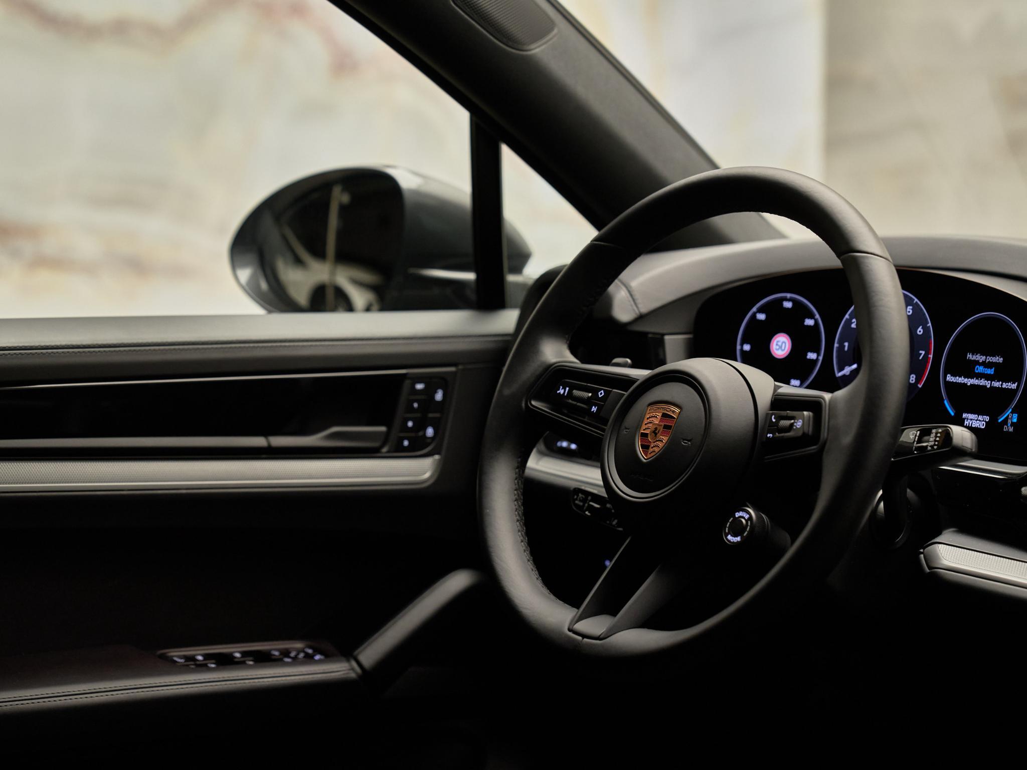 Porsche Cayenne - 25