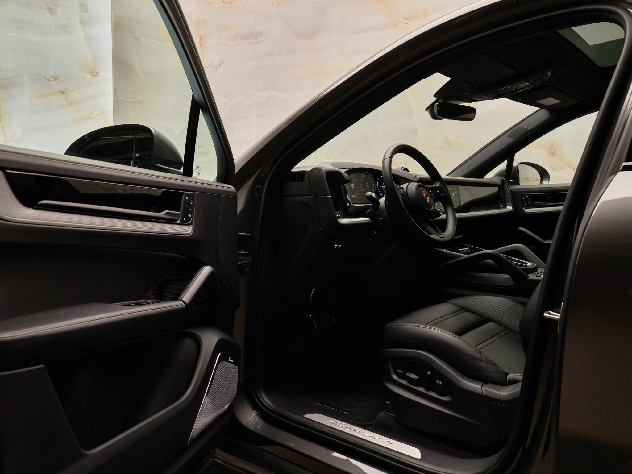 Porsche Cayenne - 6