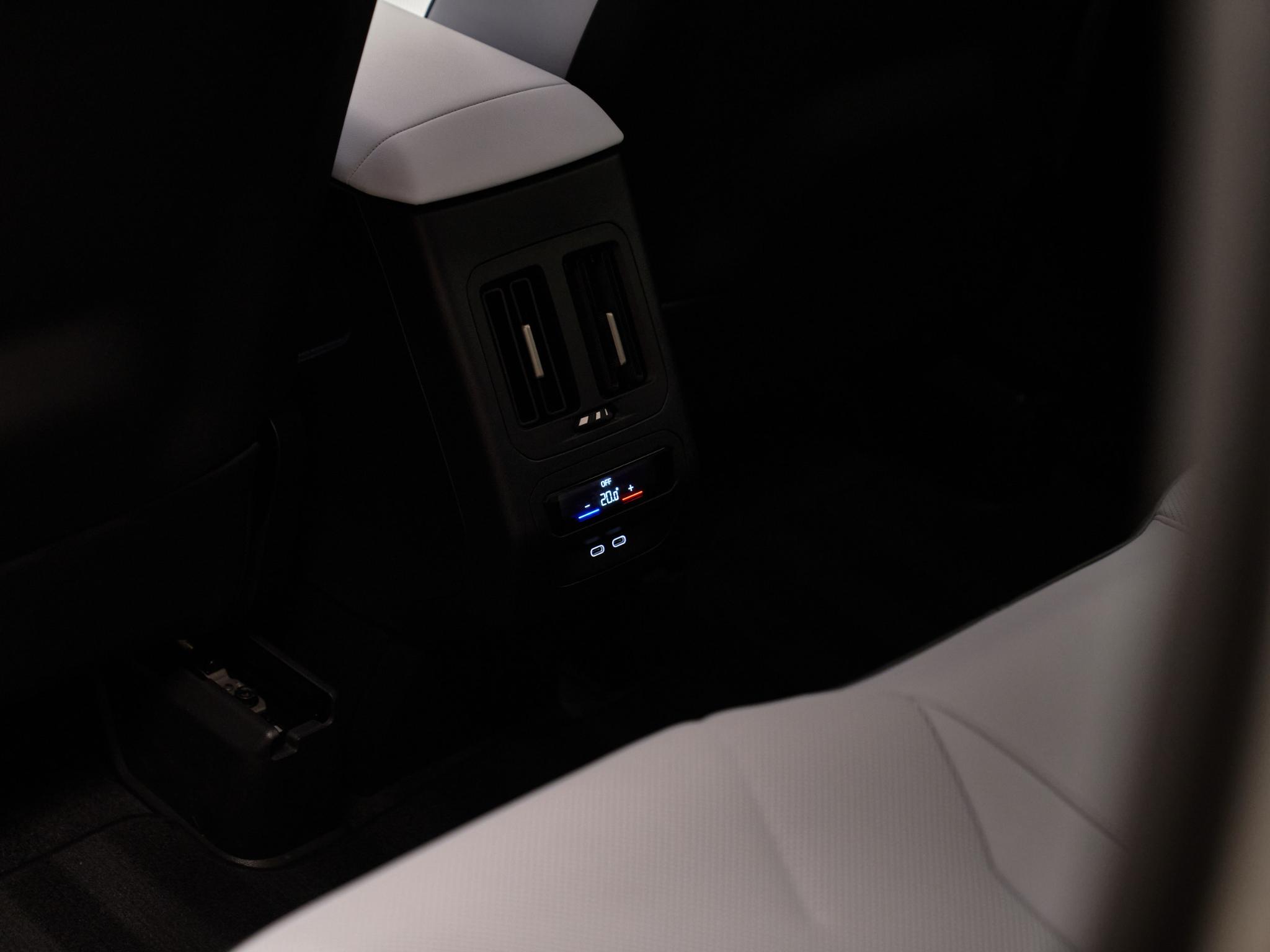 BMW iX3 - 28