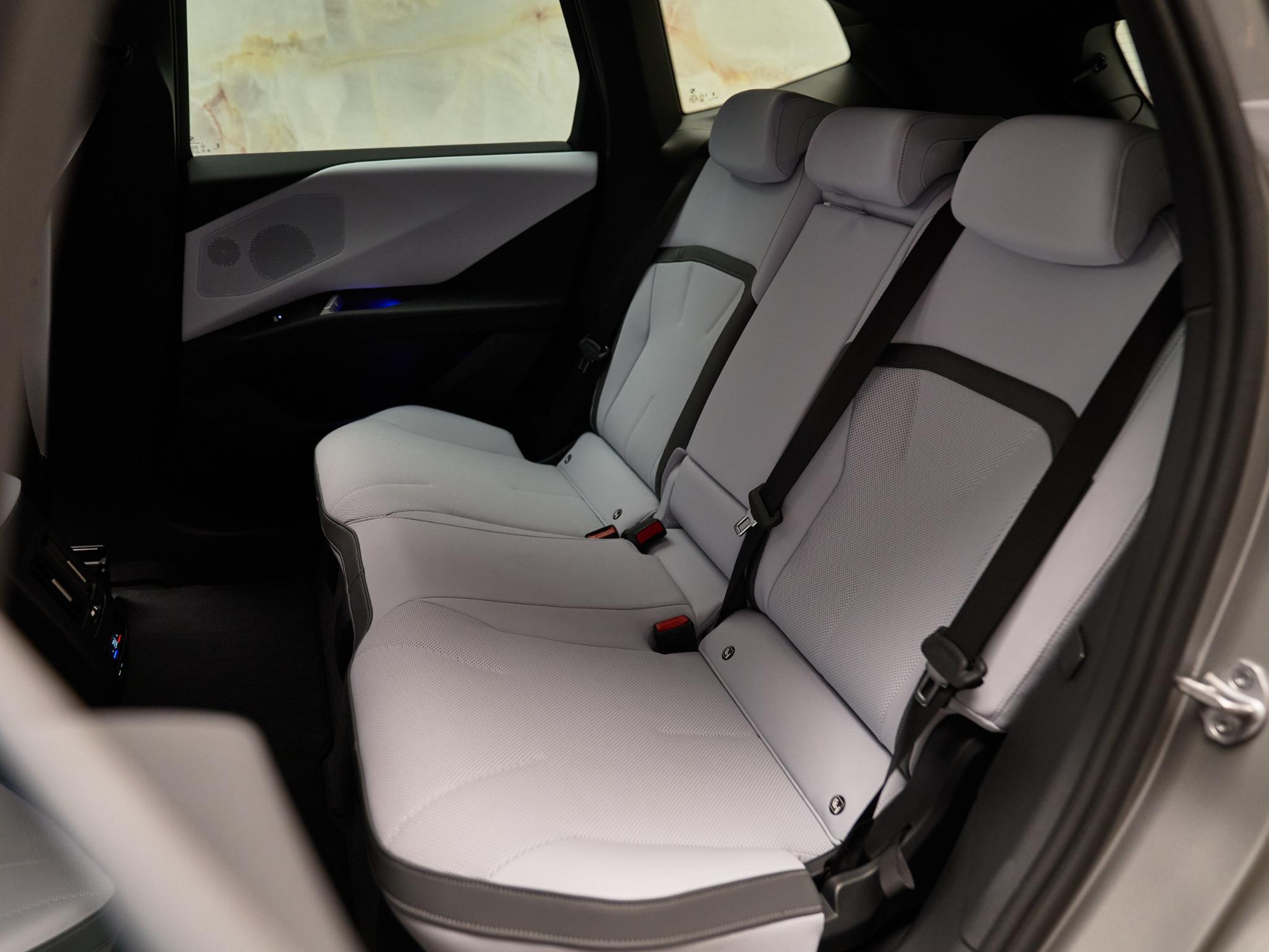 BMW iX3 - 29
