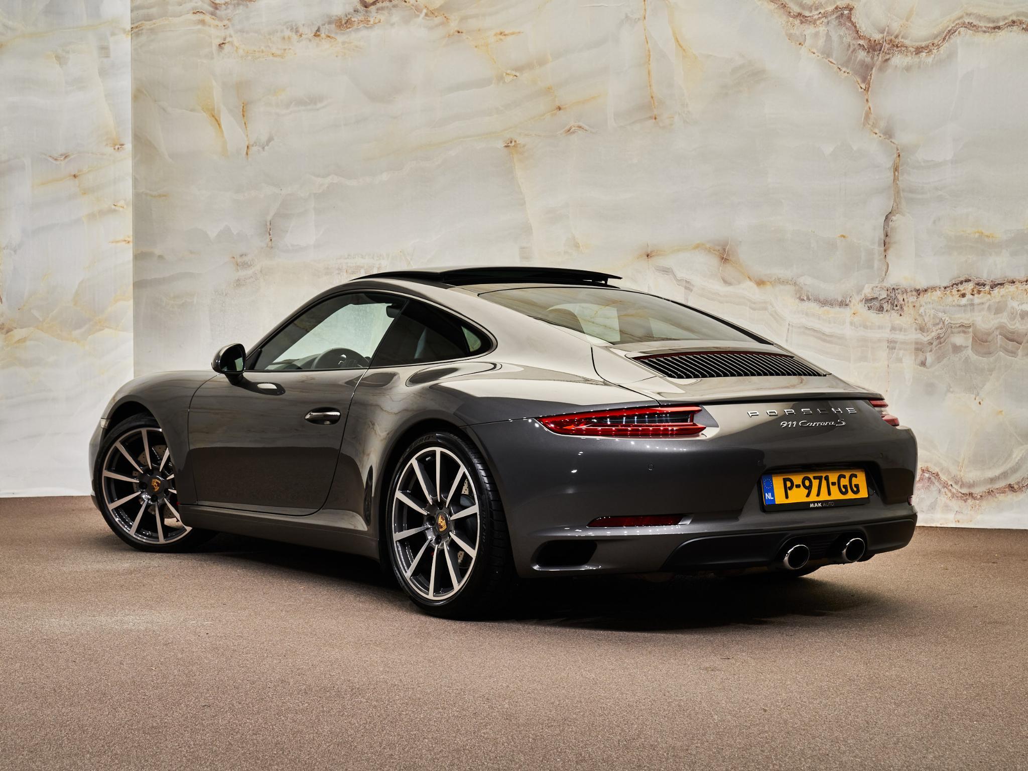 Porsche 911 - 4