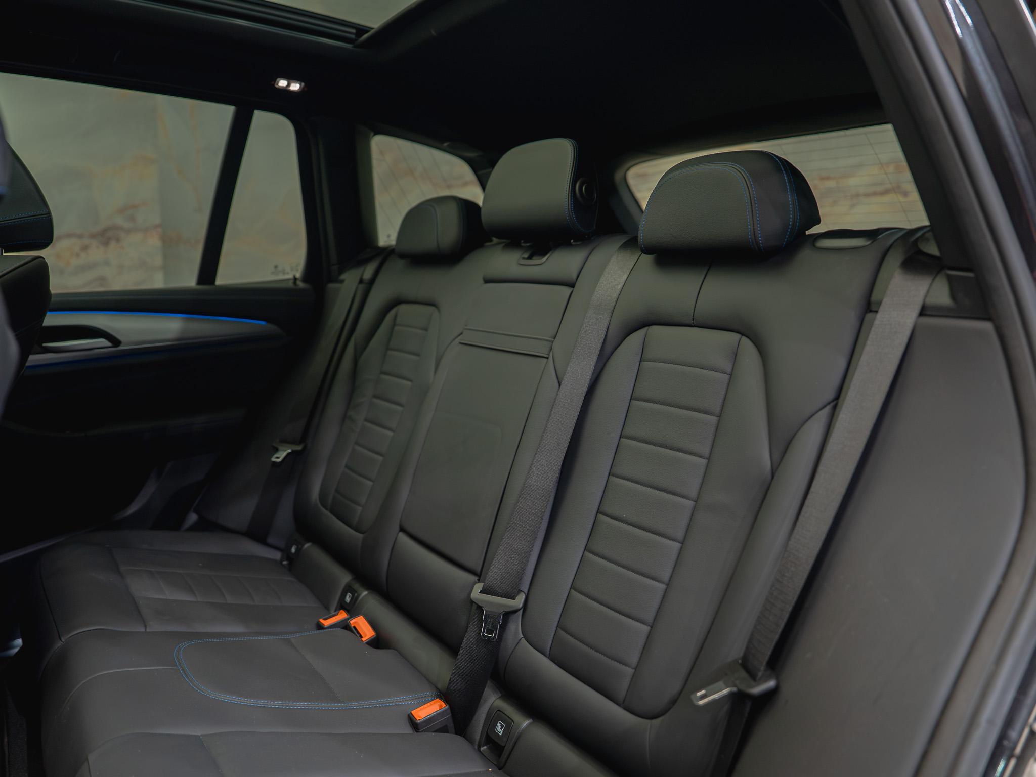 BMW iX3 - 16