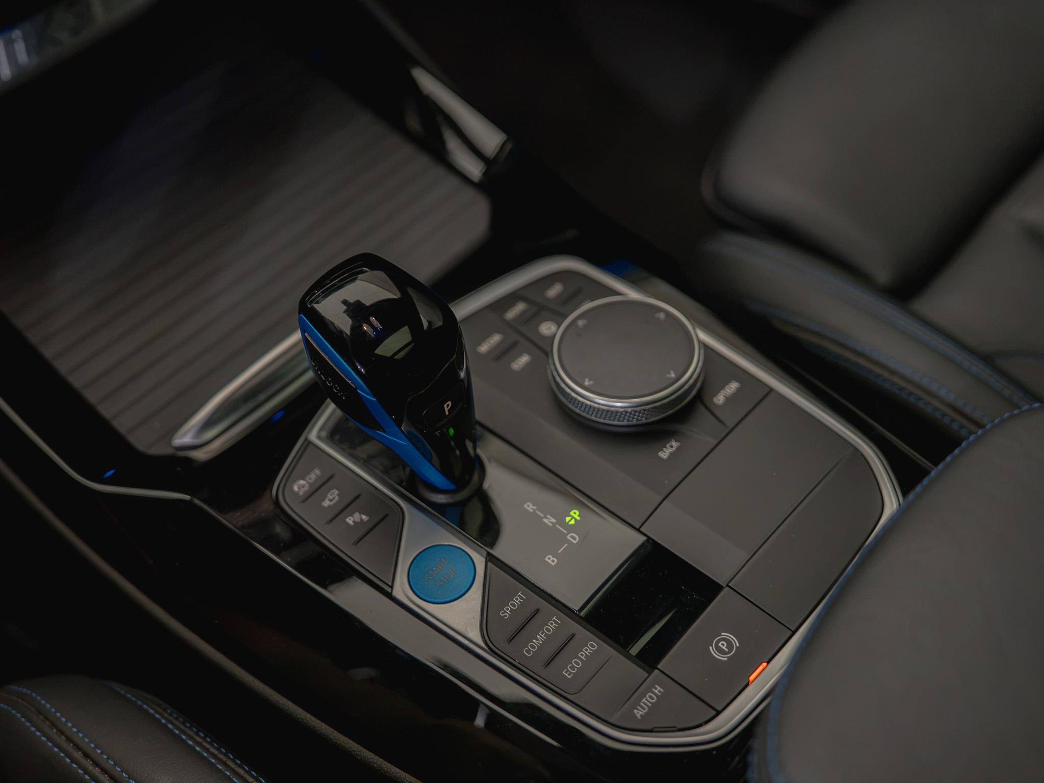 BMW iX3 - 14