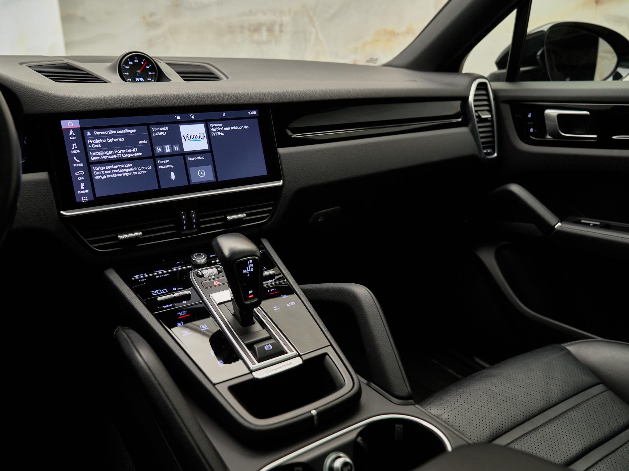 Porsche Cayenne - 18
