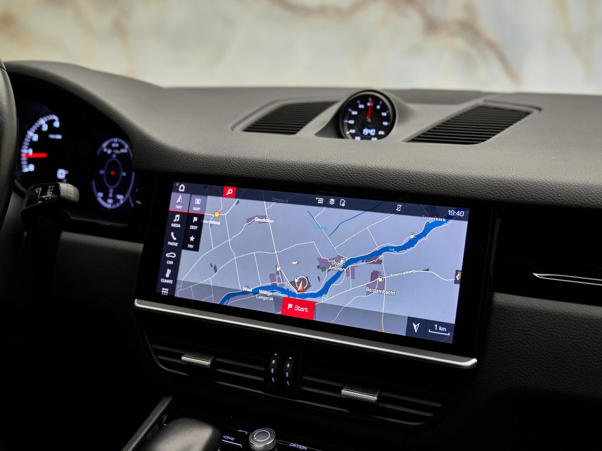 Porsche Cayenne - 22