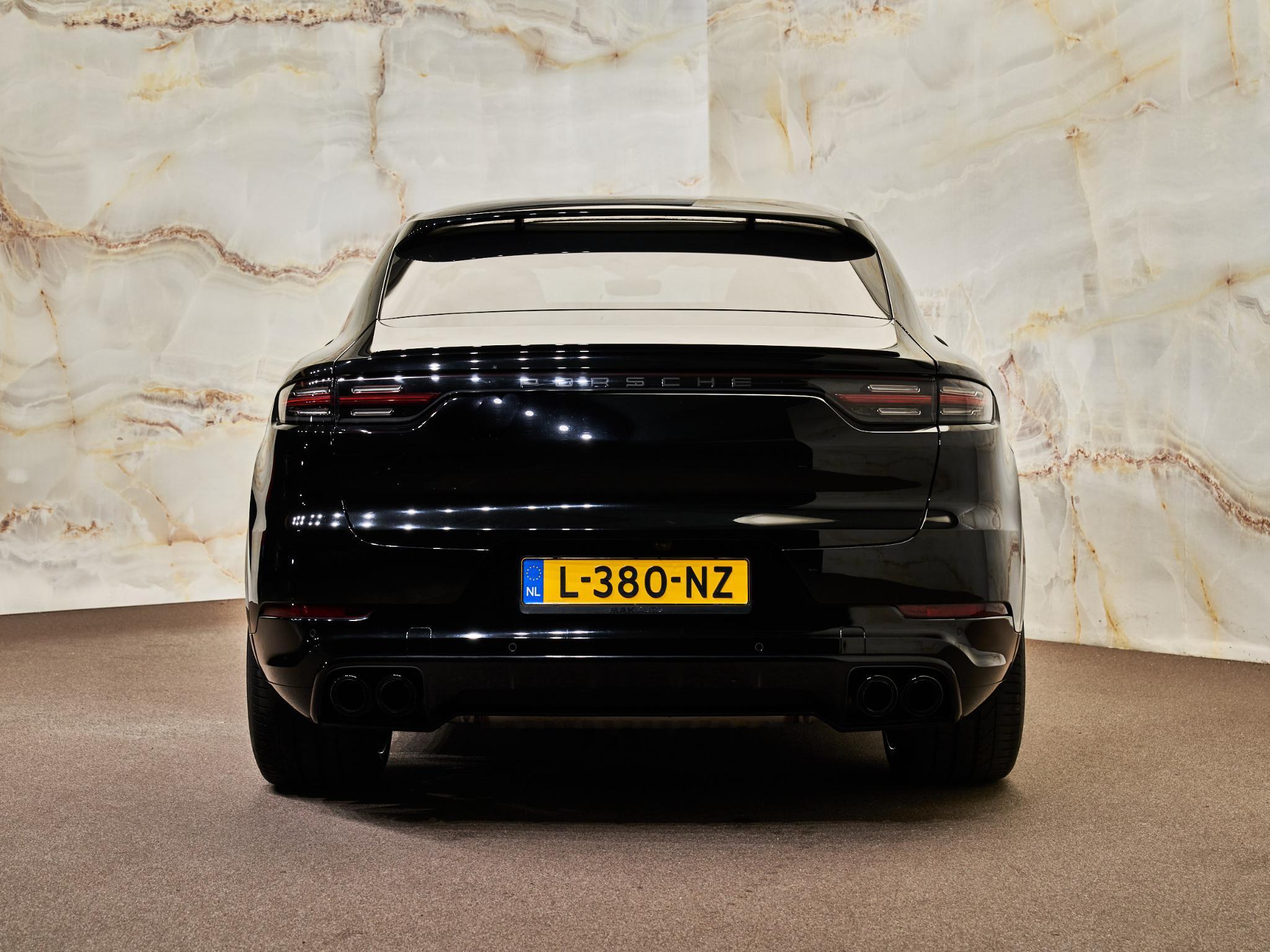 Porsche Cayenne - 30