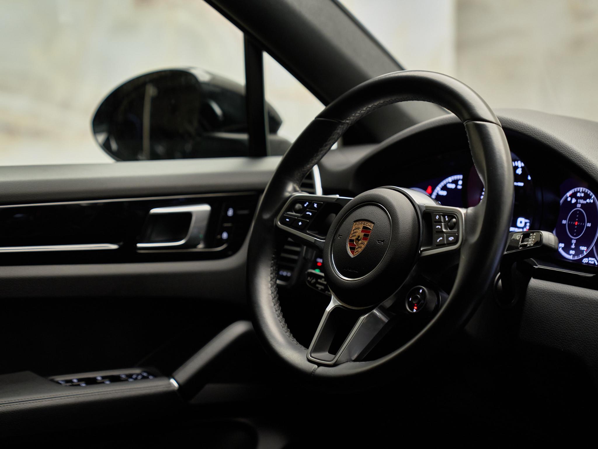 Porsche Cayenne - 23