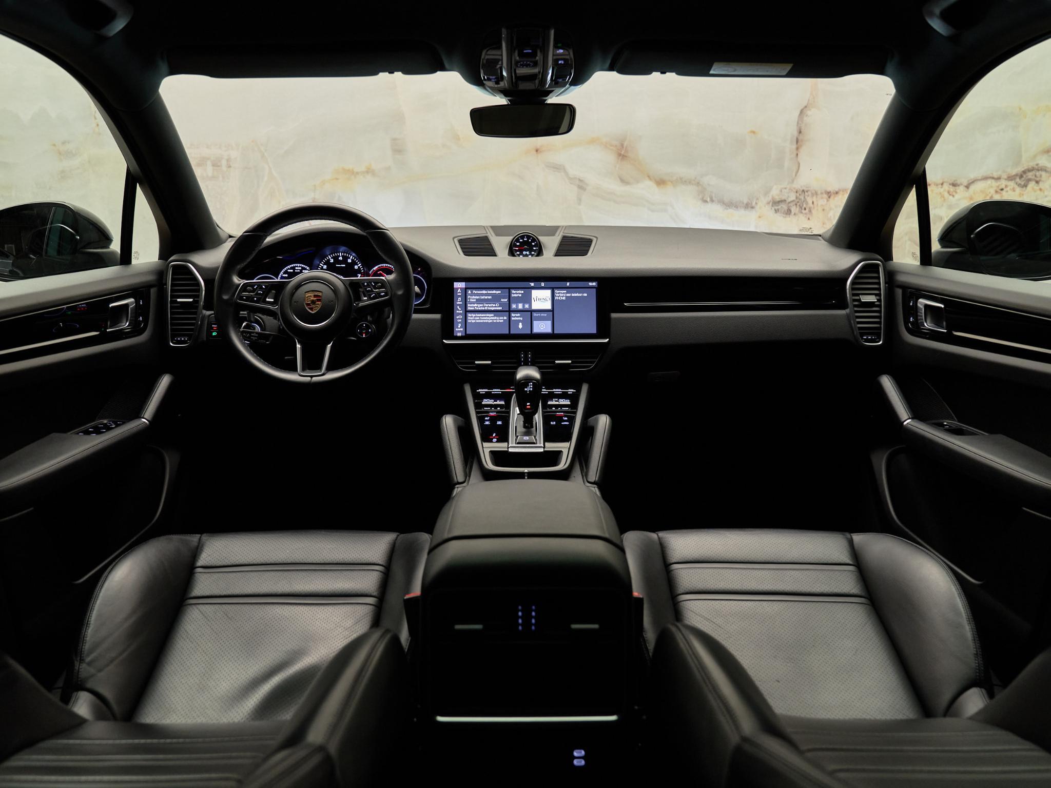 Porsche Cayenne - 26