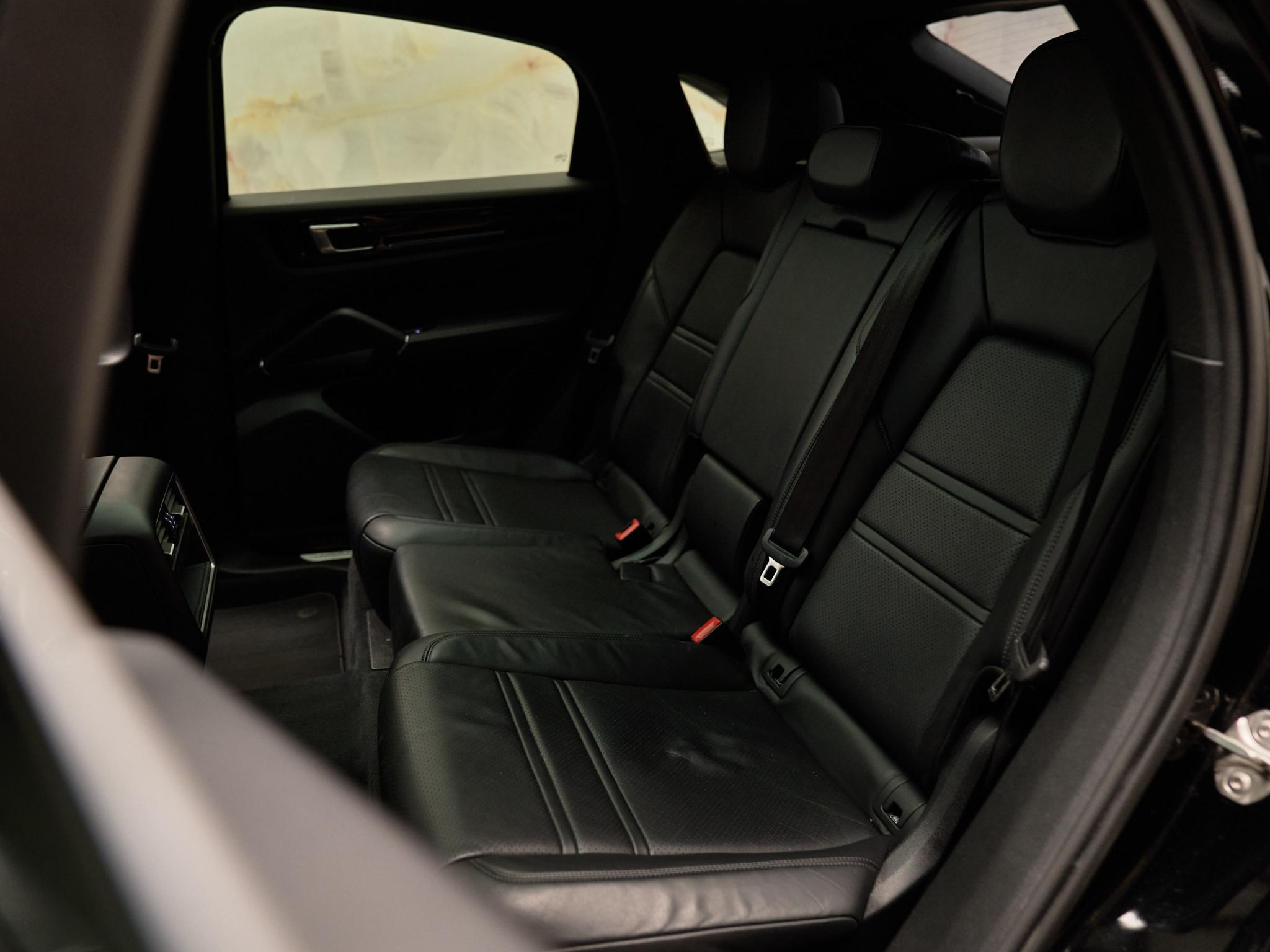 Porsche Cayenne - 25