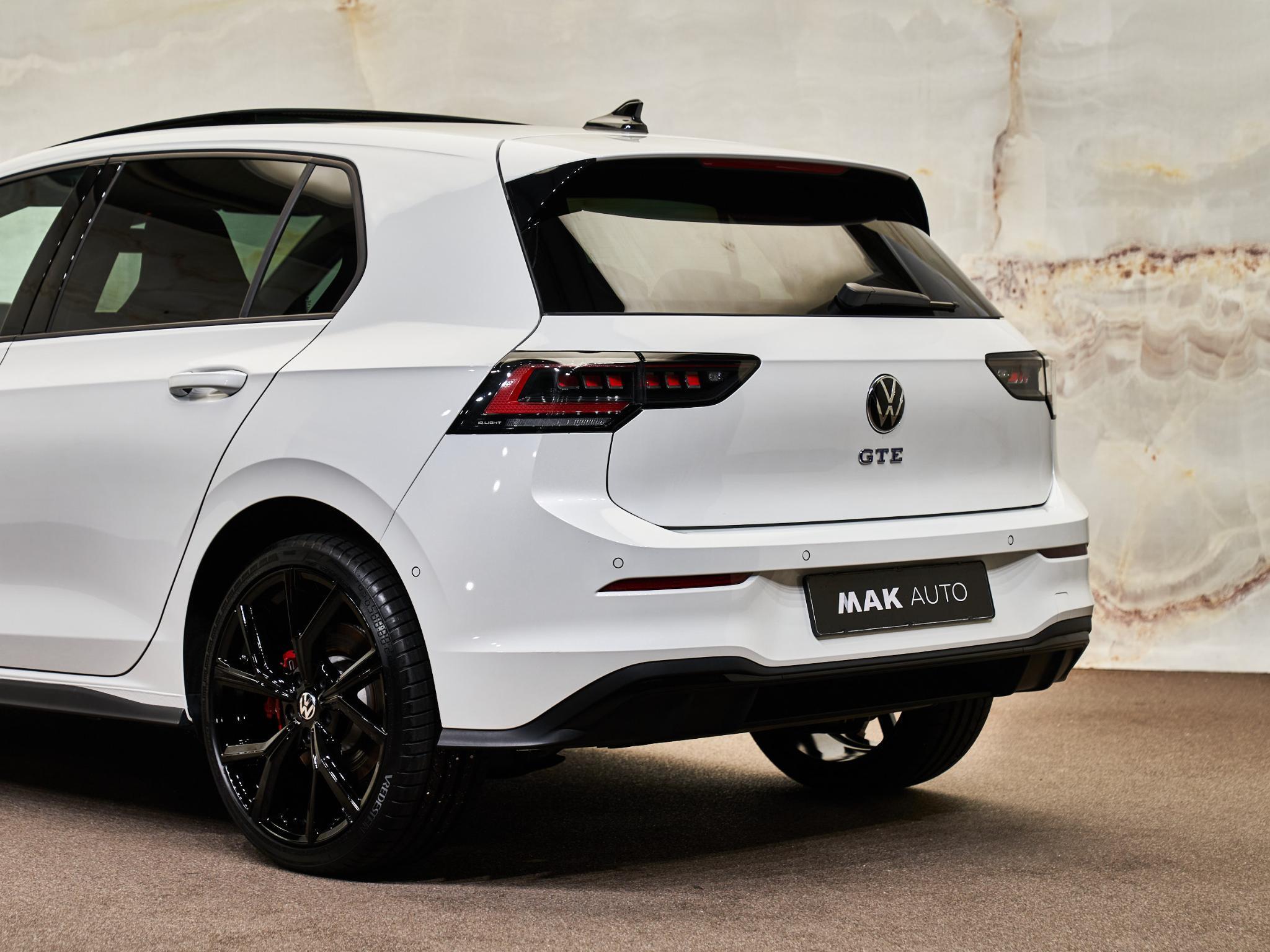 Volkswagen Golf - 6