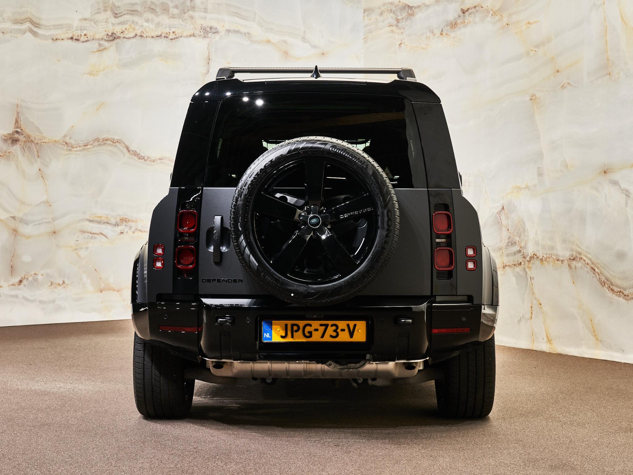 Land Rover Defender - 33