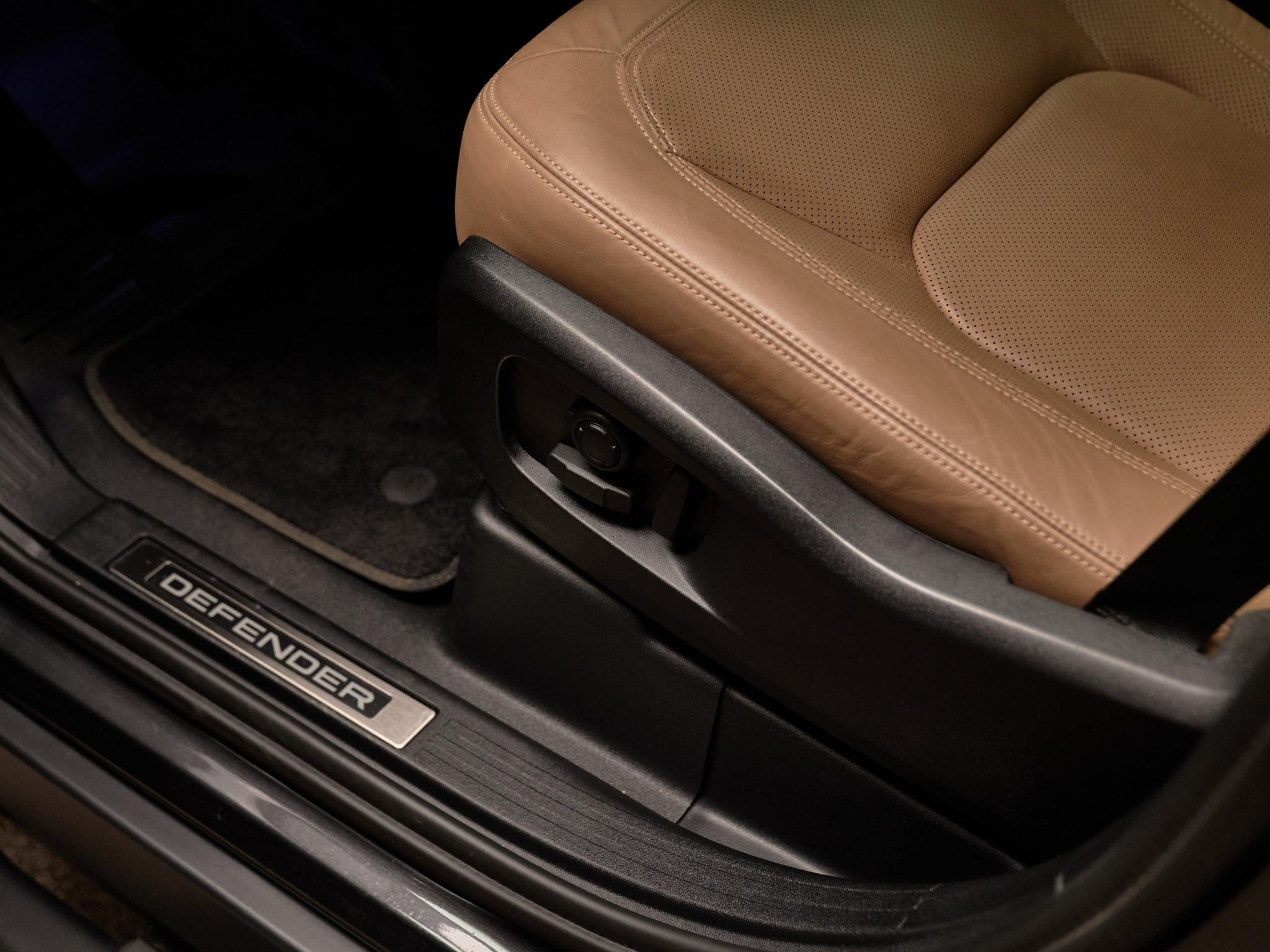 Land Rover Defender - 10