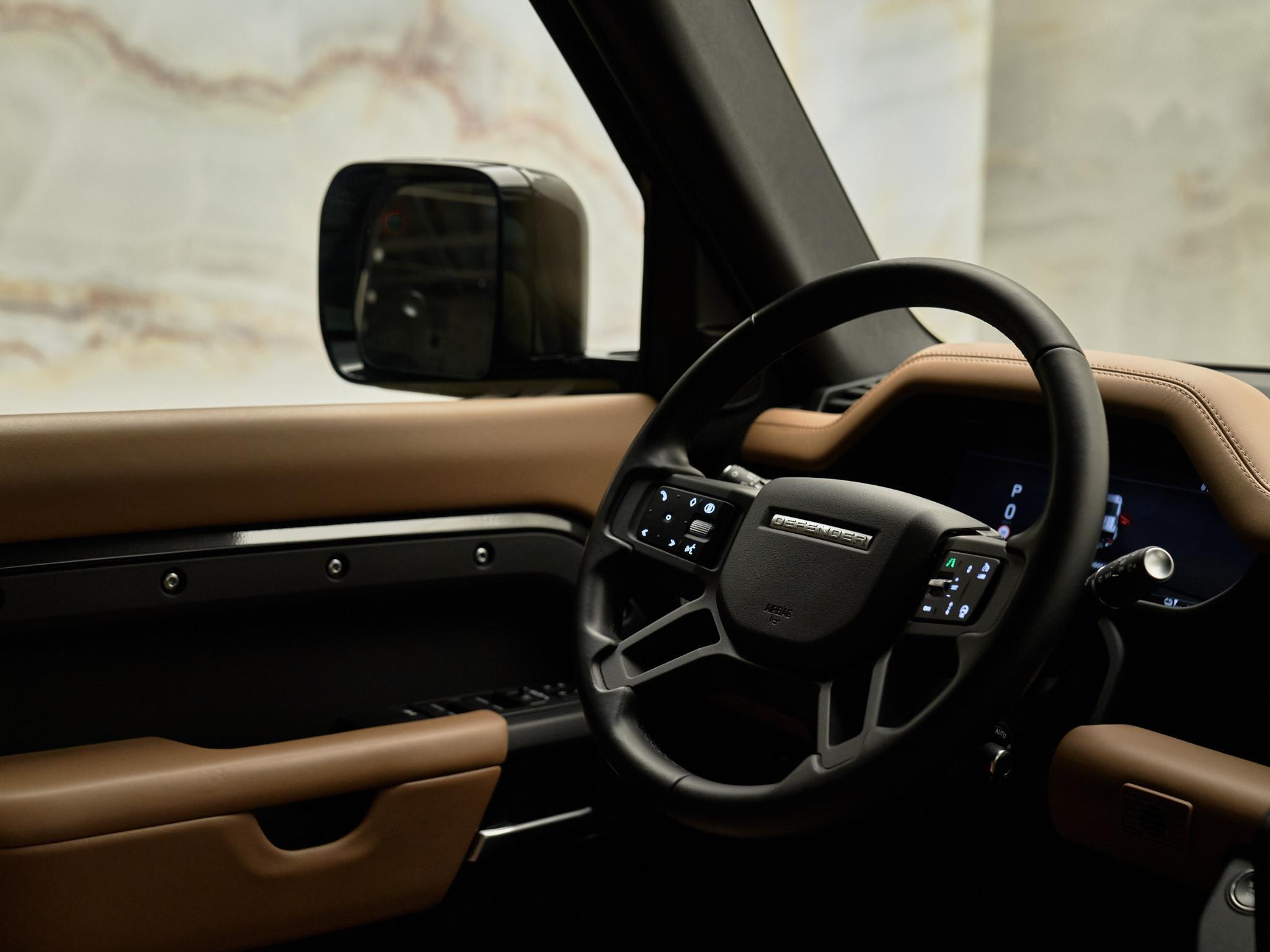 Land Rover Defender - 26