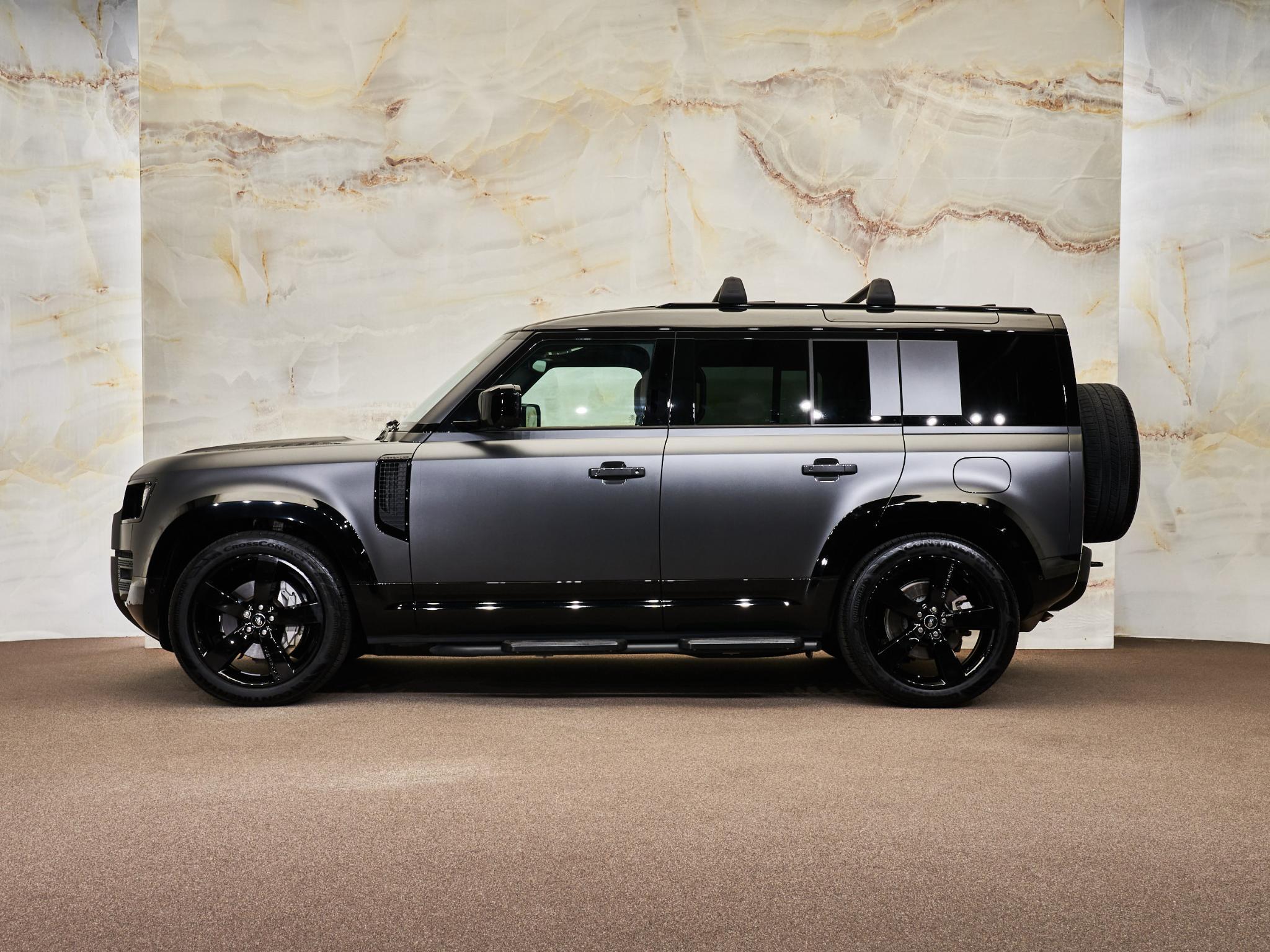Land Rover Defender - 2