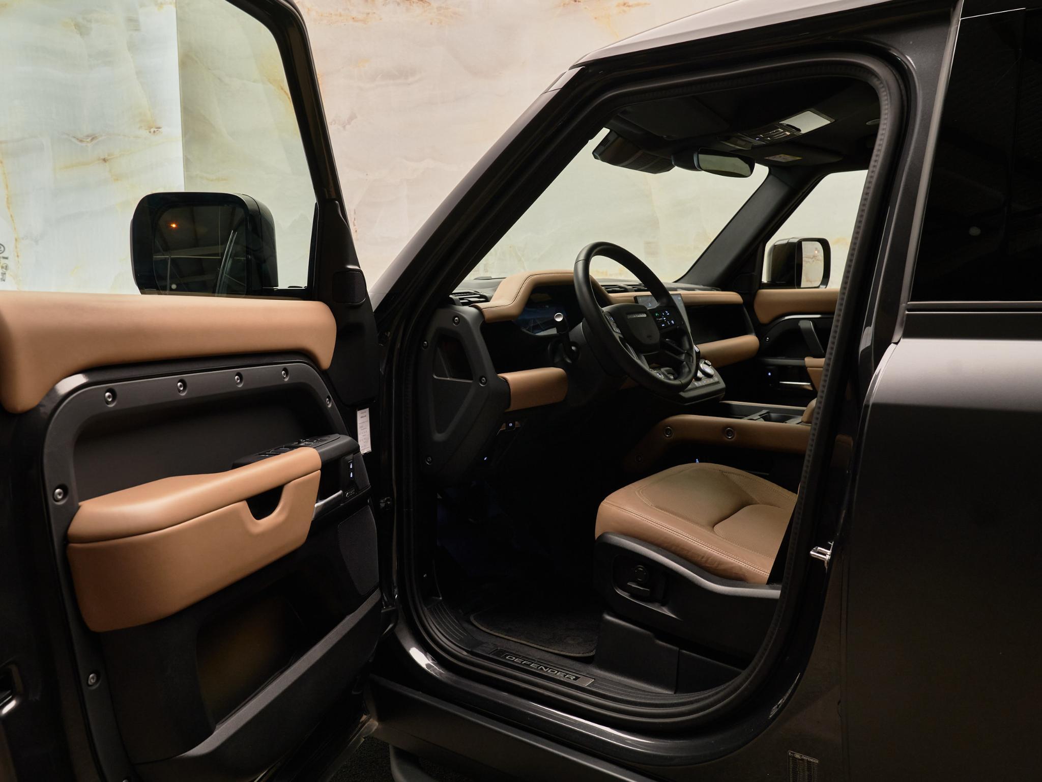 Land Rover Defender - 6