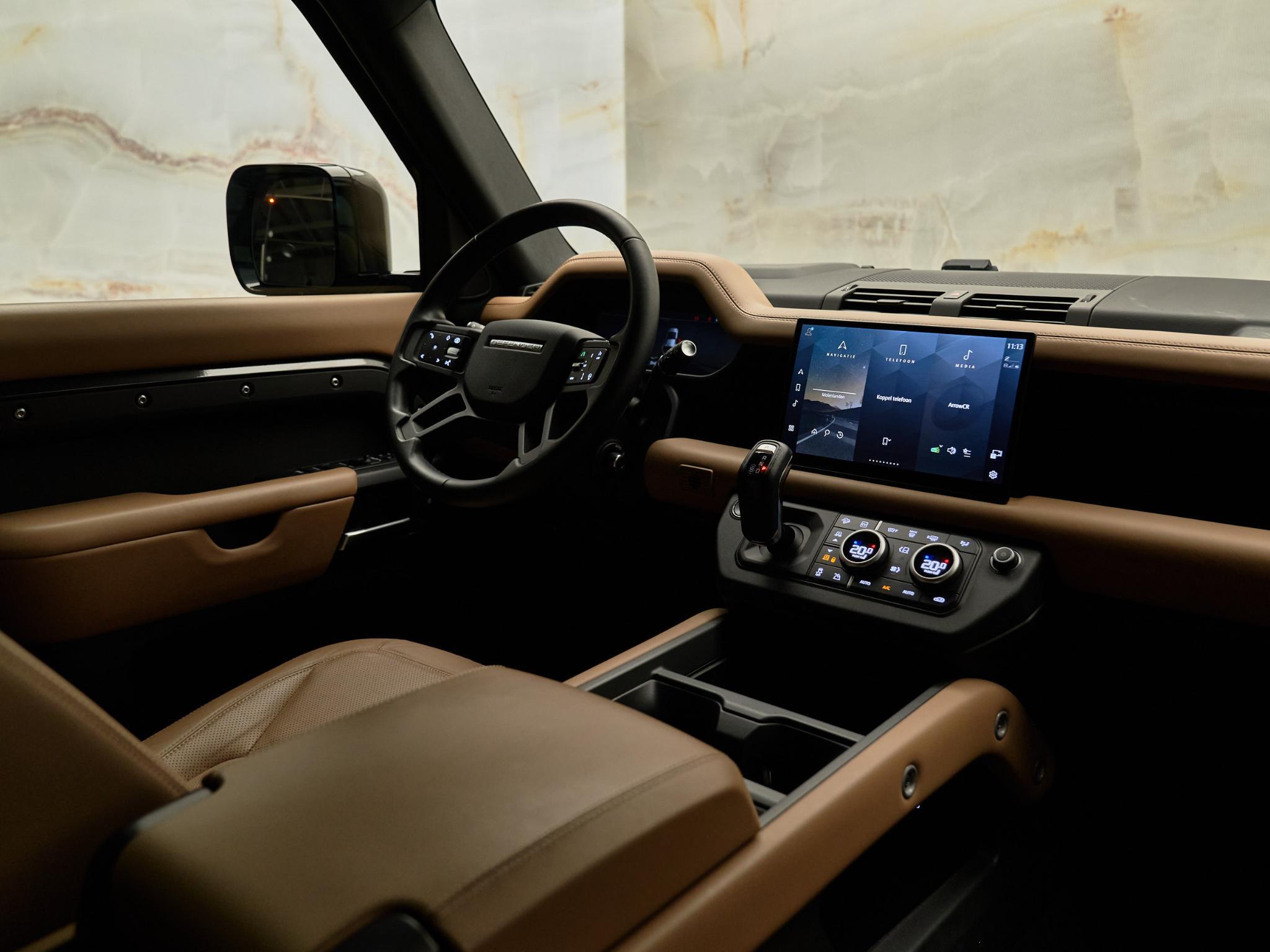Land Rover Defender - 8