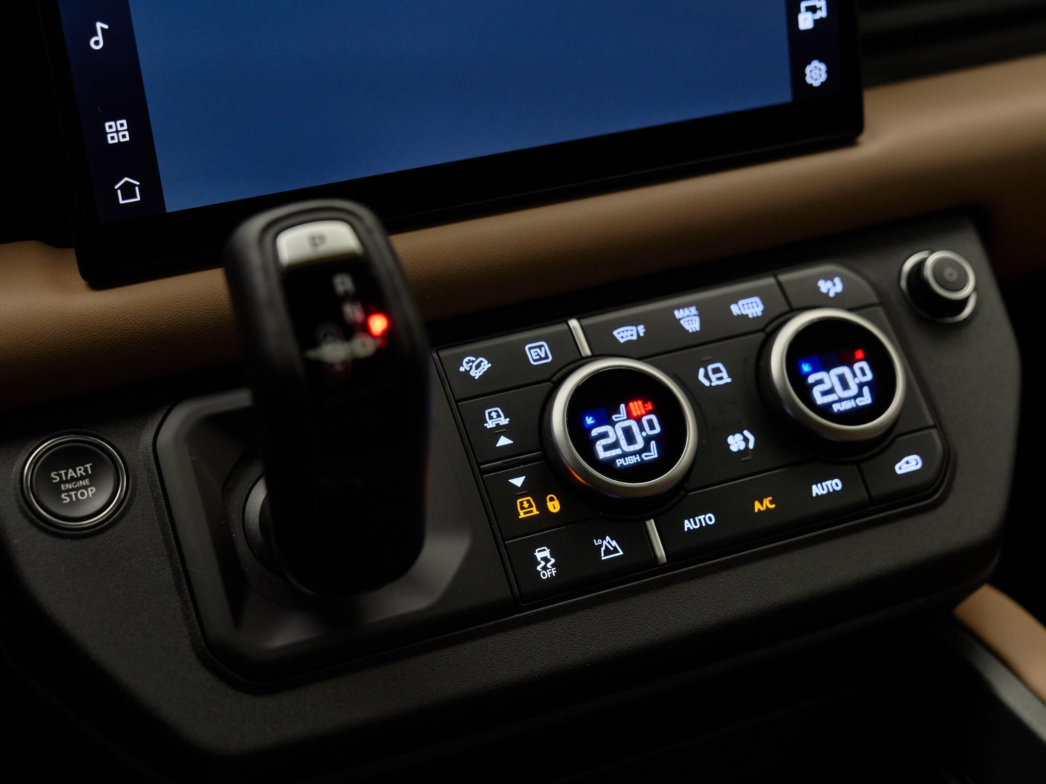 Land Rover Defender - 23