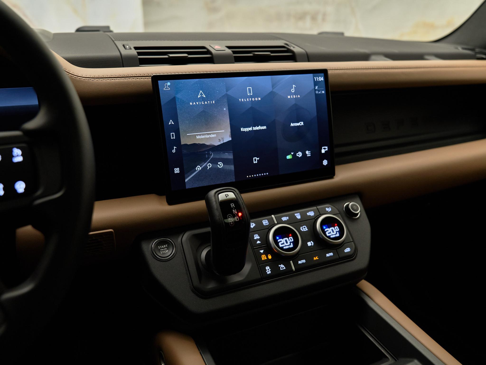 Land Rover Defender - 24