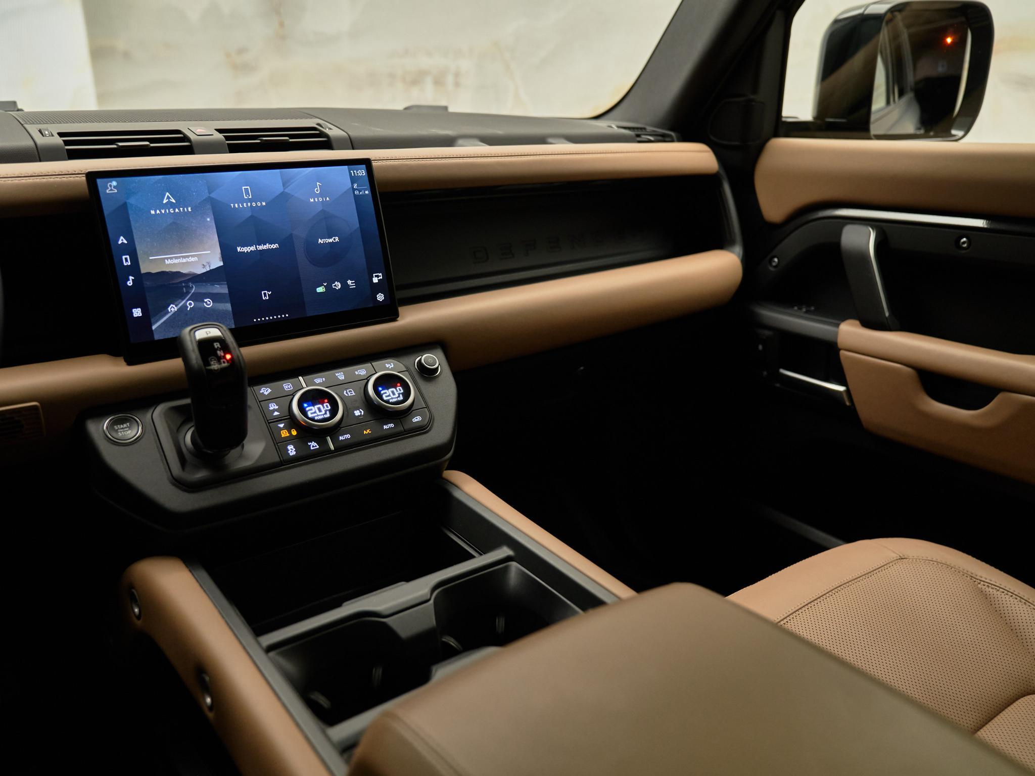 Land Rover Defender - 21