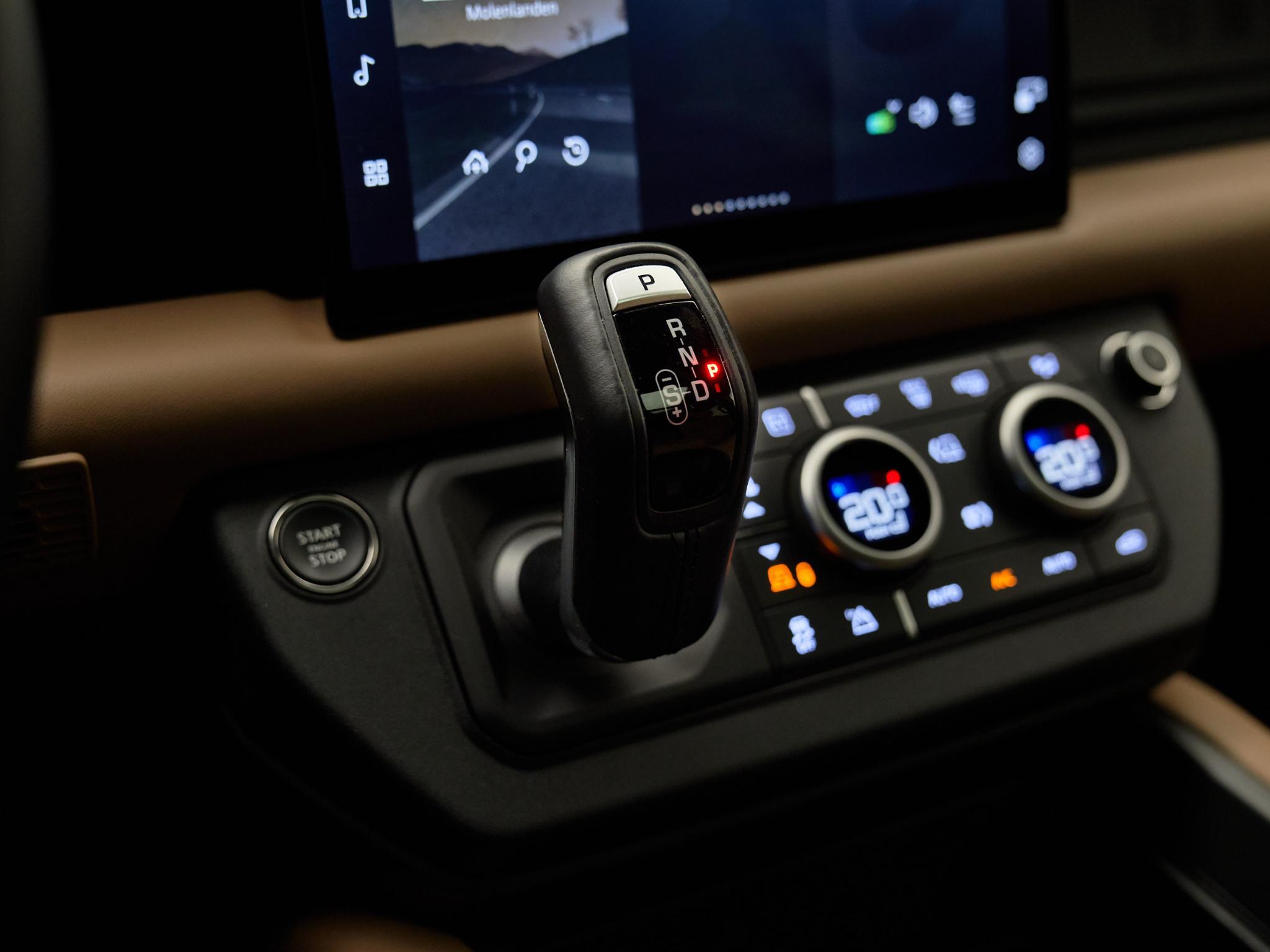 Land Rover Defender - 22