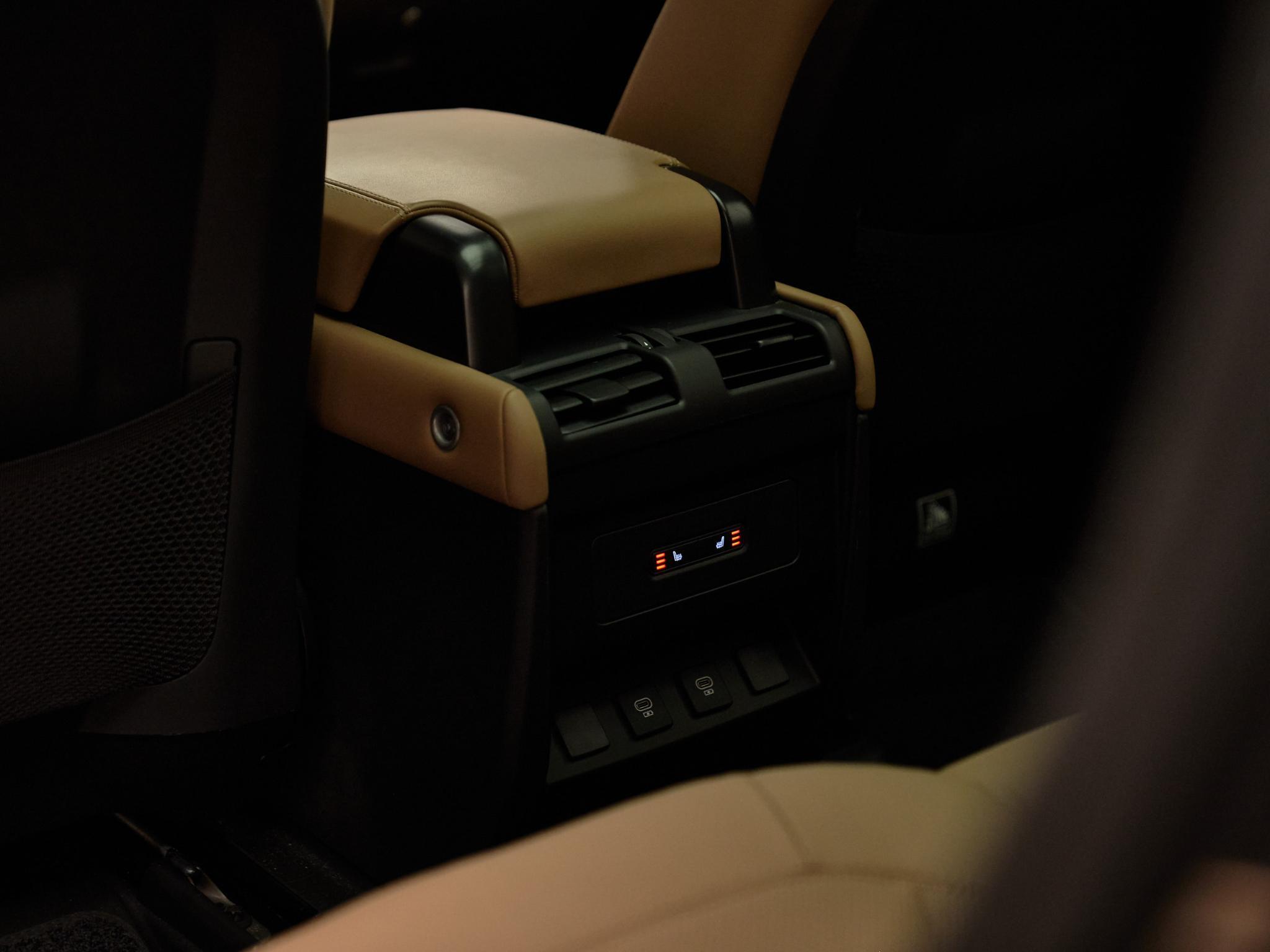 Land Rover Defender - 29