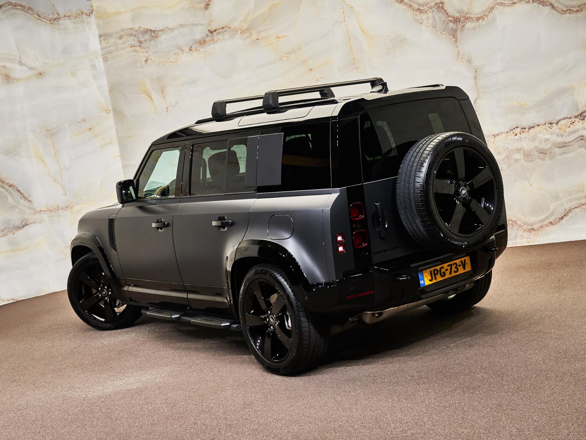 Land Rover Defender - 32