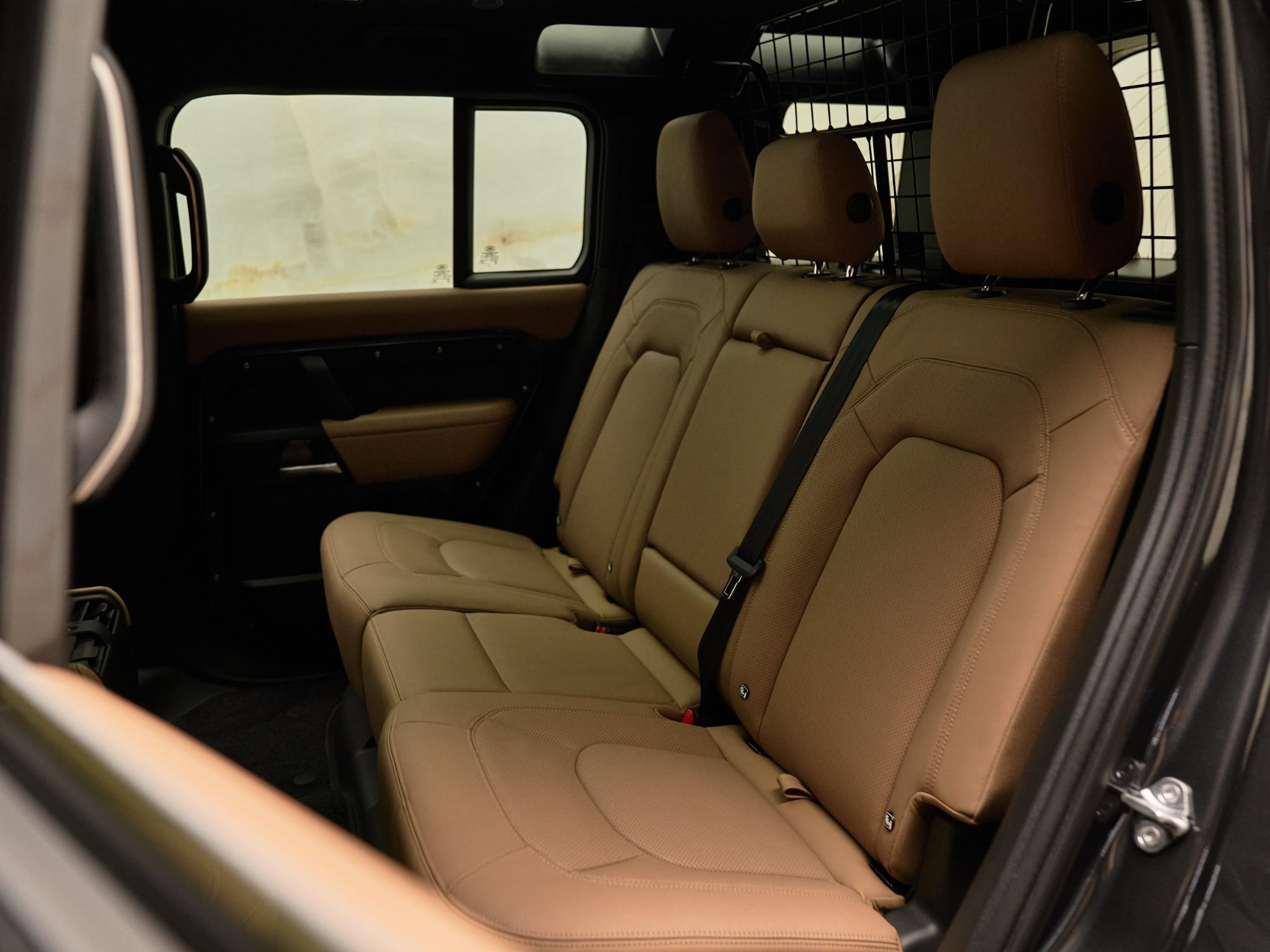 Land Rover Defender - 28