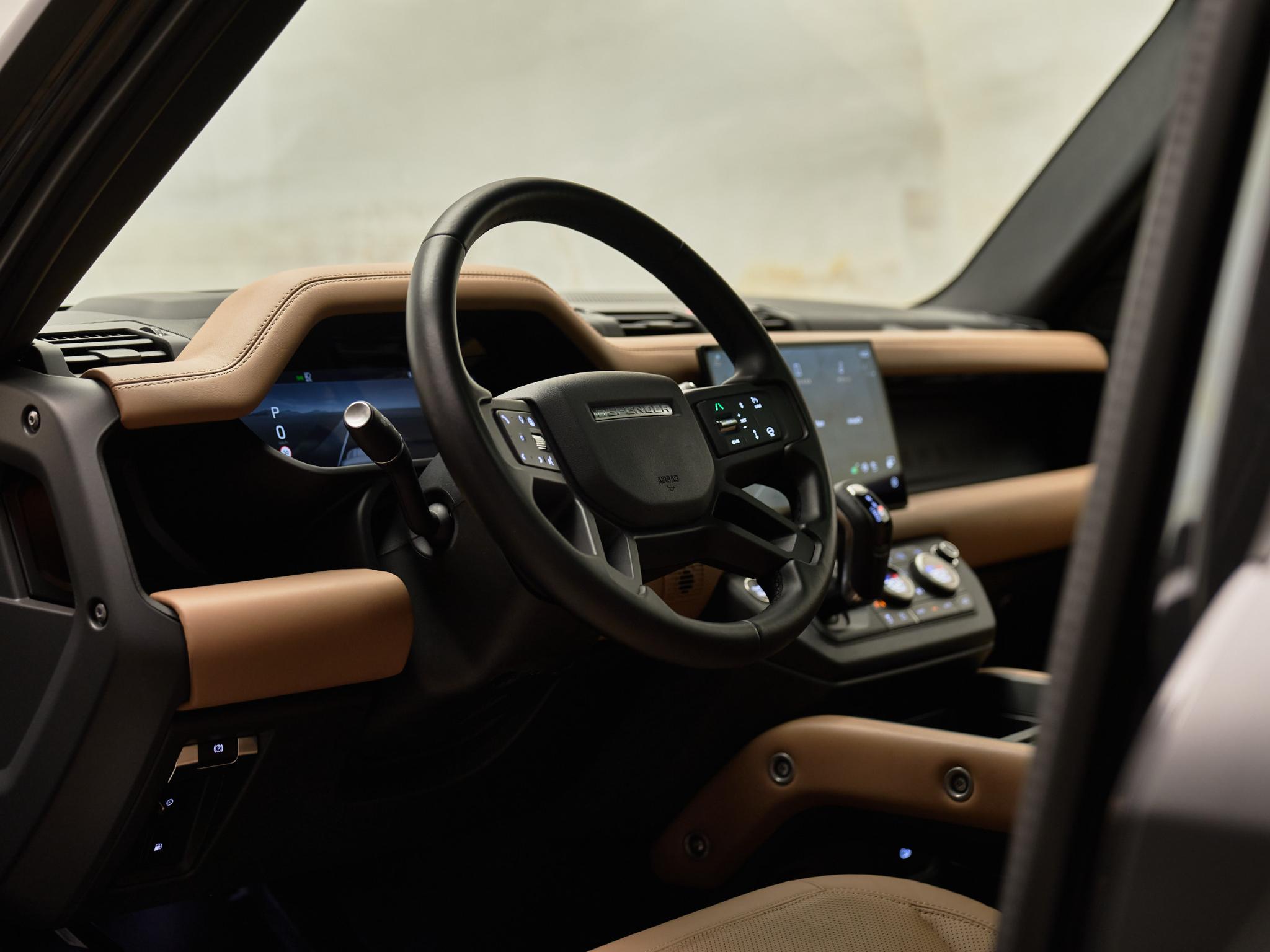 Land Rover Defender - 20