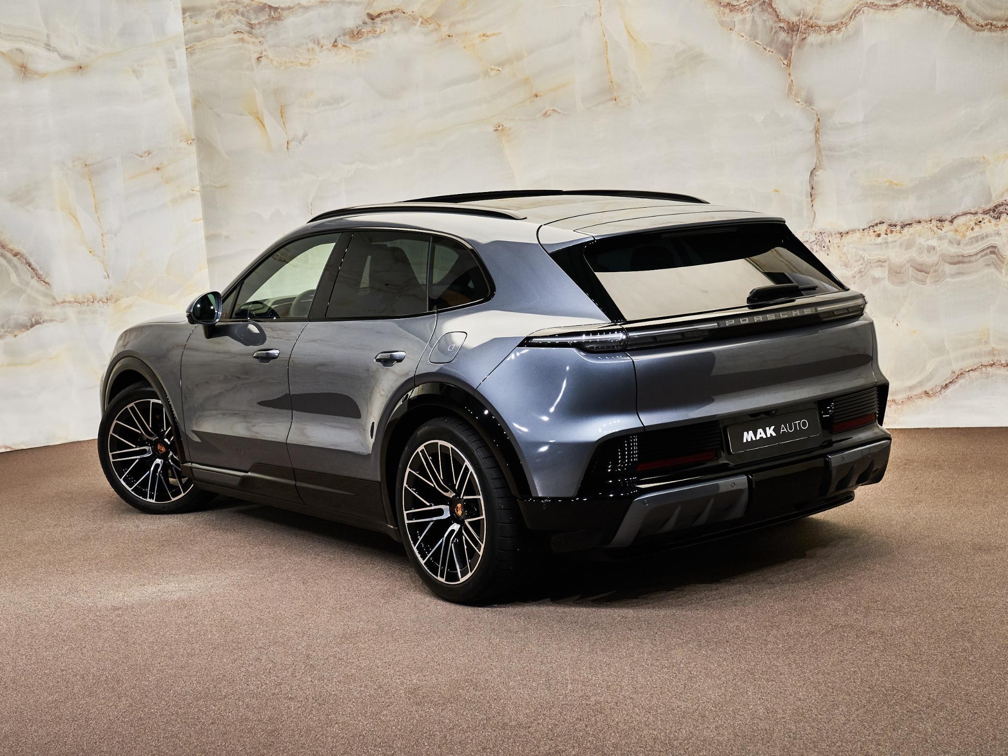 Porsche Cayenne - 32
