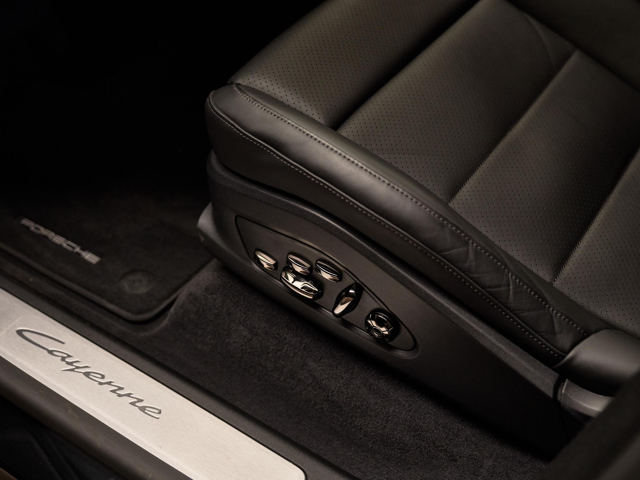 Porsche Cayenne - 11