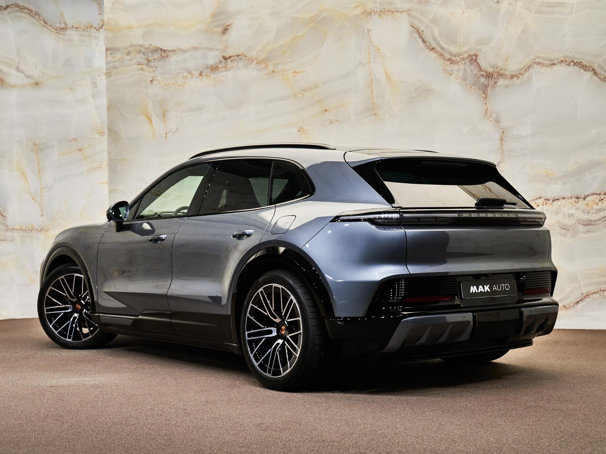 Porsche Cayenne - 4